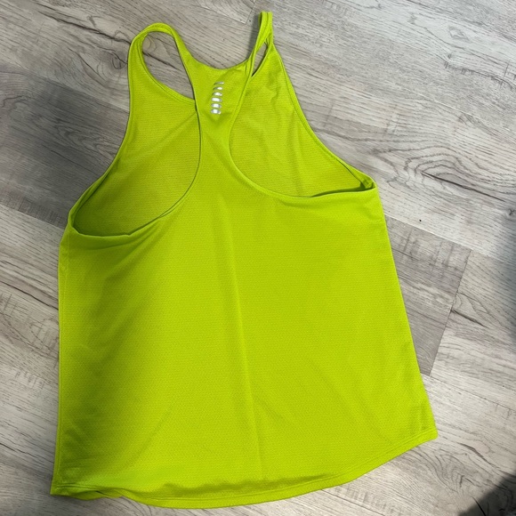 Underarmour Tank - Picture 2 of 2